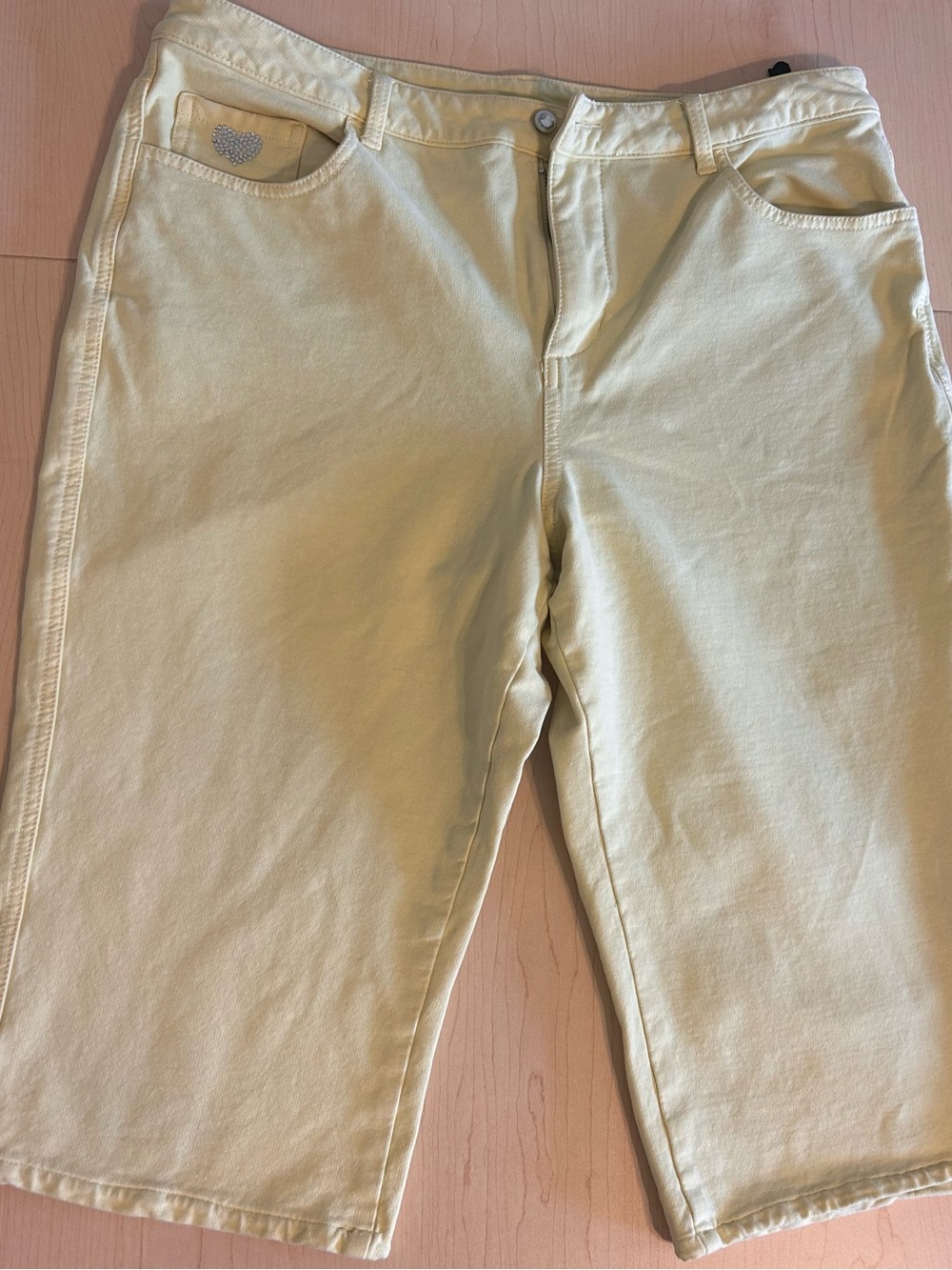 DreamJeannes by Quacker Factory Pale Yellow Capris size 16